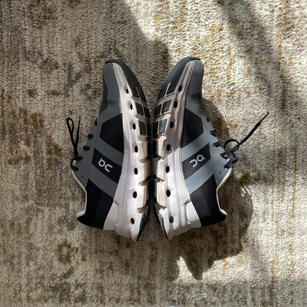 On Cloud Flow Women’s Size 8.5